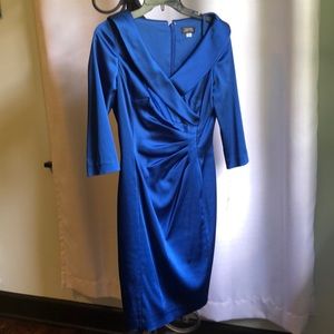 BEAUTIFUL Tahari size 6, Blue, knee length dress.